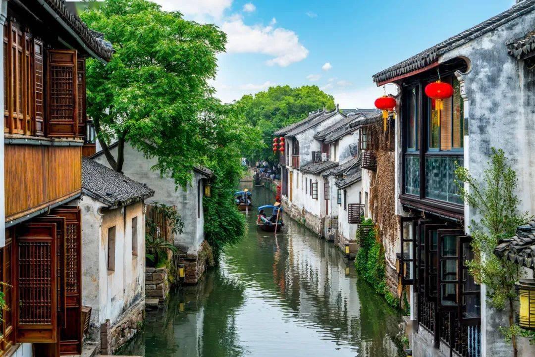 时尚芭比做美甲