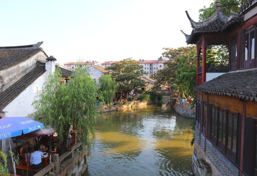 00后“试乘员”春运首日为旅客蹚出平安回家路